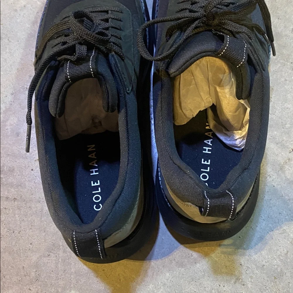 Colehaan Men’s Black Lightweight Tie Up Shoes Sz 9.5. NWOB C40306
